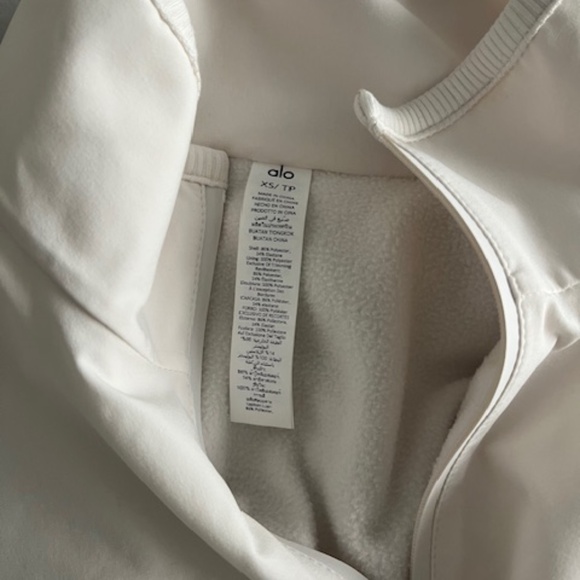 Alo Yoga Cropped Elevation Coverup Fleece Lined Jacket Popover Ivory XS Like New - Picture 5 of 9